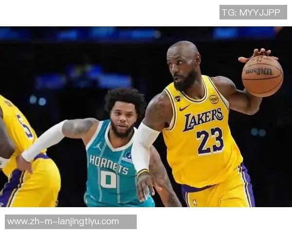 湖人队在第四节逆转黄蜂队展现强大韧性与团队合作精神 湖人队在第四节逆转黄蜂队展现强大韧性与团队合作精神